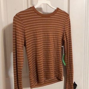 Women’s long sleeve crop stripe shirt!